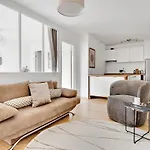 3 - Popular 1-bdr In The Center Of Apartamento *