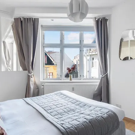 Sanders - Popular One-bedroom In The Lovely Capital Apartment *